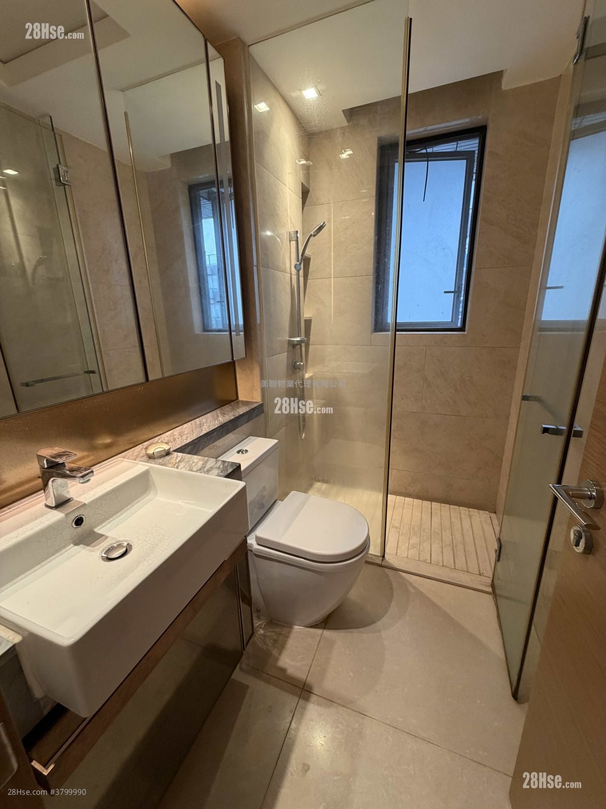 Century Link Sell 3 Bedrooms 572 ft²