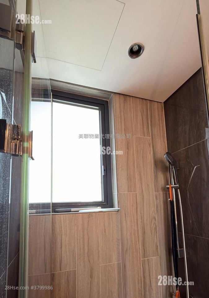 bathroom: Park Reach Sell 1 Bedroom , 1 Bathroom 299 ft²