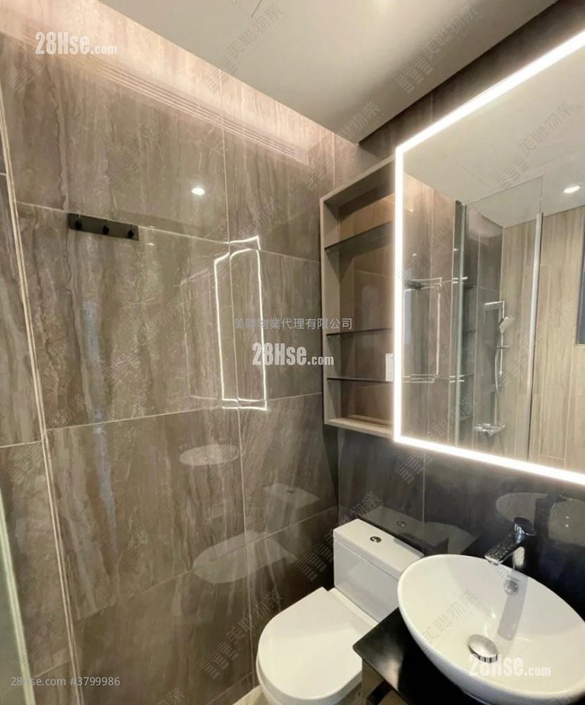 bathroom: Park Reach Sell 1 Bedroom , 1 Bathroom 299 ft²