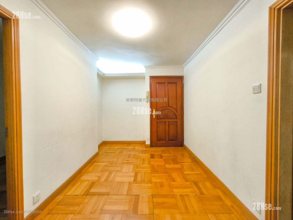 Mei Foo Sun Chuen Sell 3 Bedrooms , 2 Bathrooms 653 ft²