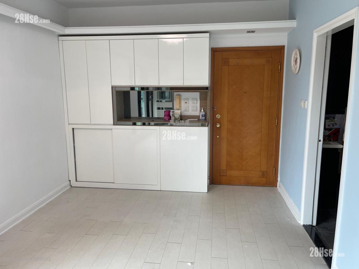 Castello Sell 3 Bedrooms , 3 Bathrooms 836 ft²