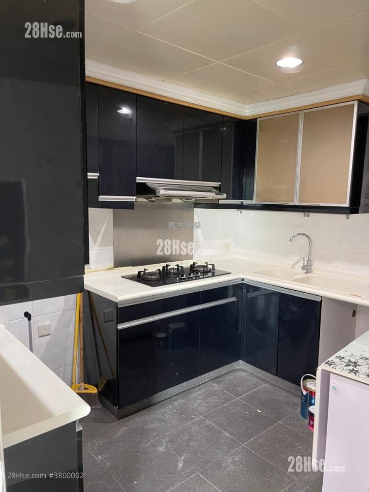 Castello Sell 3 Bedrooms , 3 Bathrooms 836 ft²