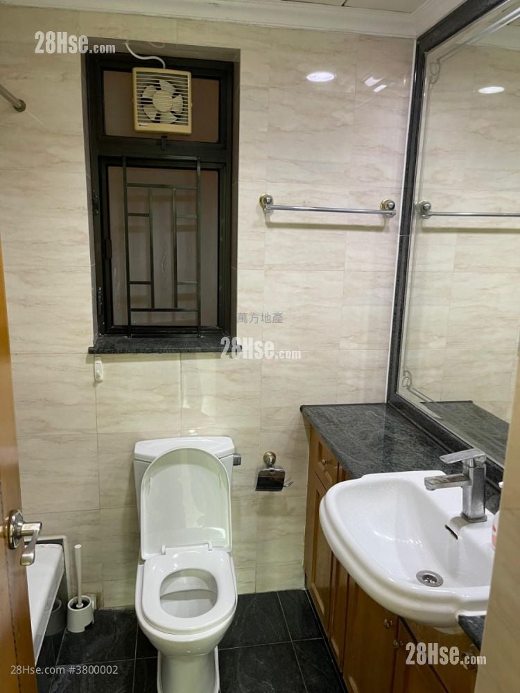 Castello Sell 3 Bedrooms , 3 Bathrooms 836 ft²