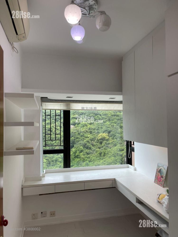 Castello Sell 3 Bedrooms , 3 Bathrooms 836 ft²