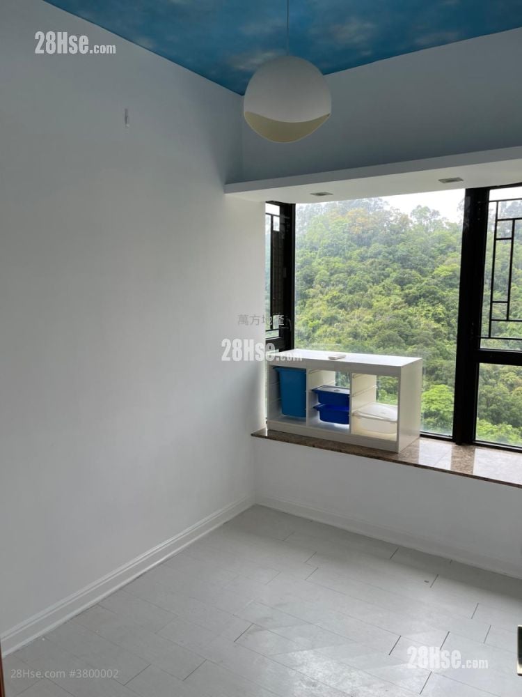 Castello Sell 3 Bedrooms , 3 Bathrooms 836 ft²