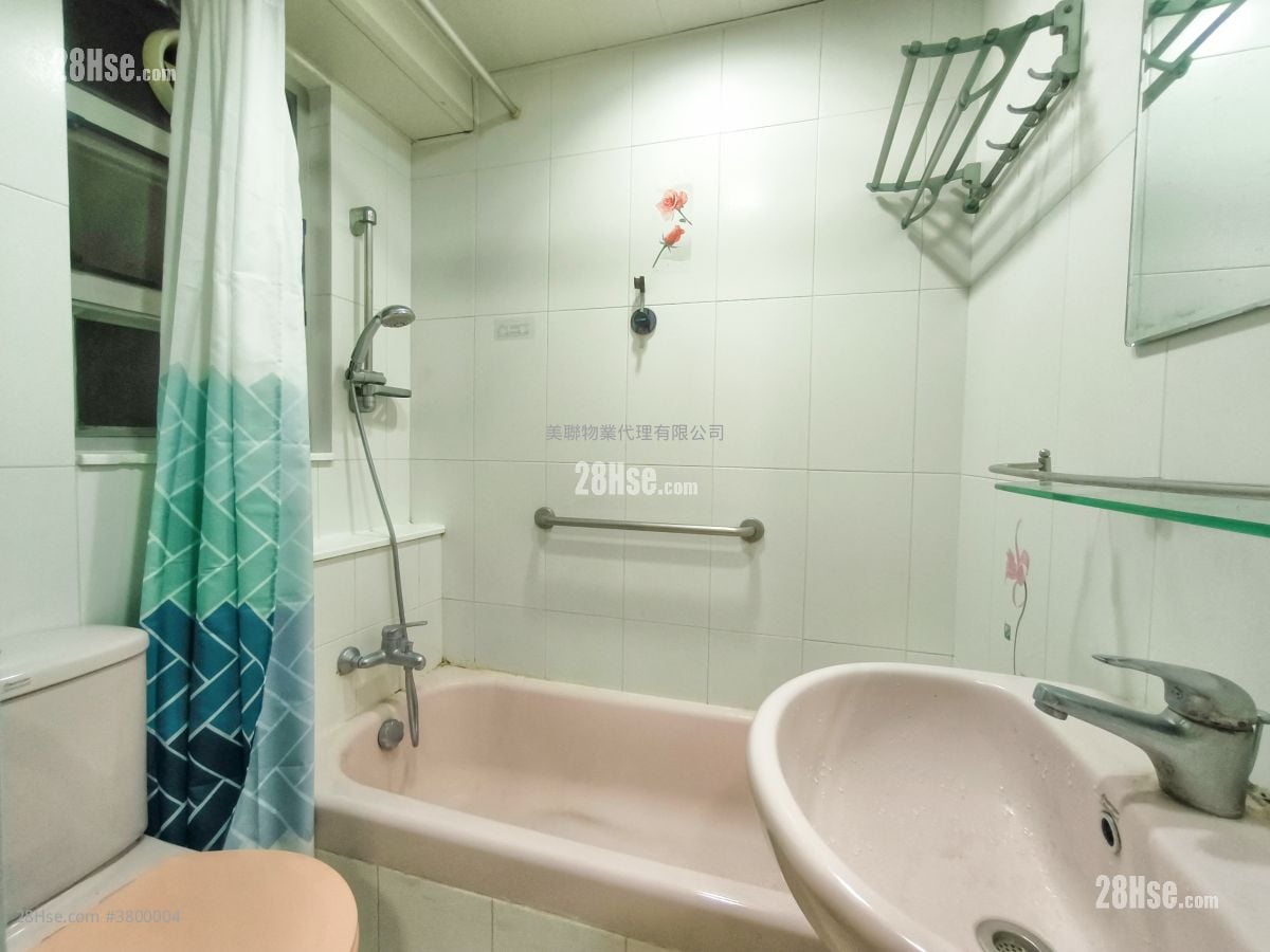 Mei Foo Sun Chuen Sell 3 Bedrooms , 2 Bathrooms 653 ft²