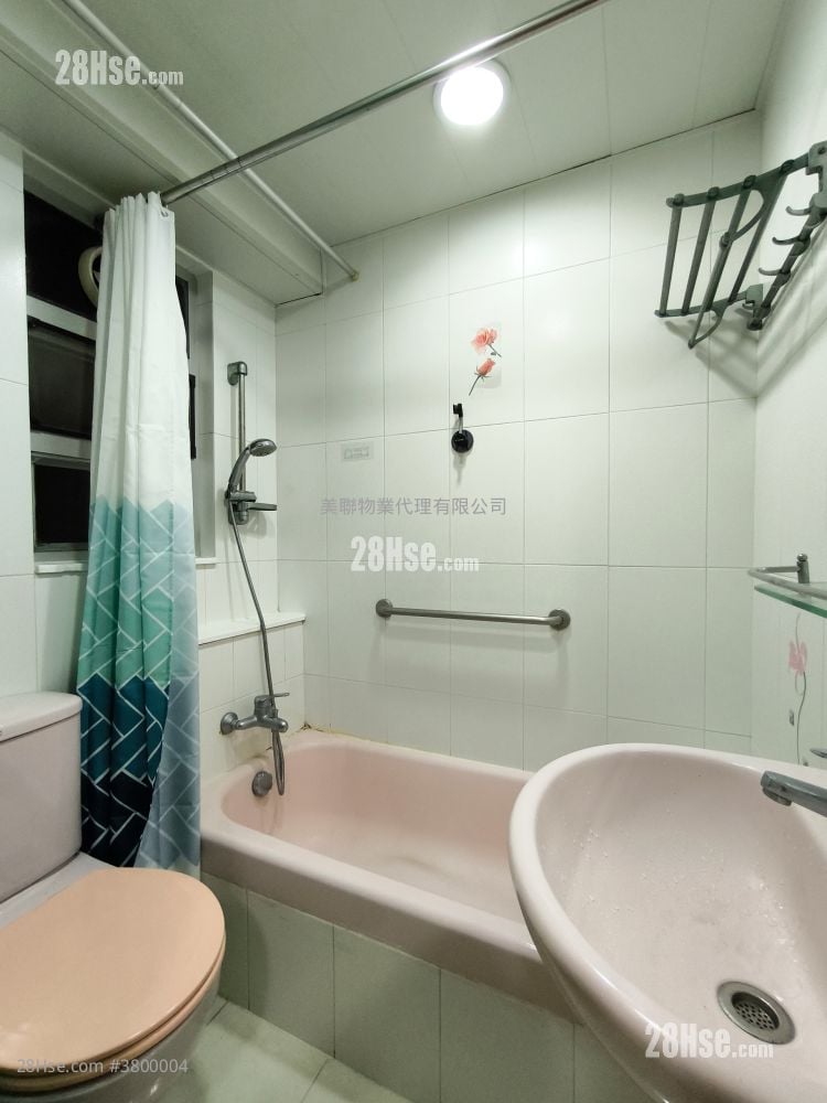 Mei Foo Sun Chuen Sell 3 Bedrooms , 2 Bathrooms 653 ft²