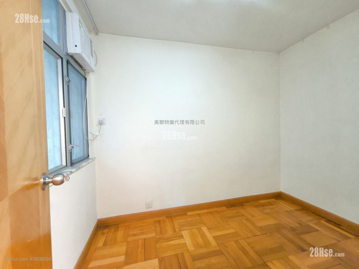 Mei Foo Sun Chuen Sell 3 Bedrooms , 2 Bathrooms 653 ft²