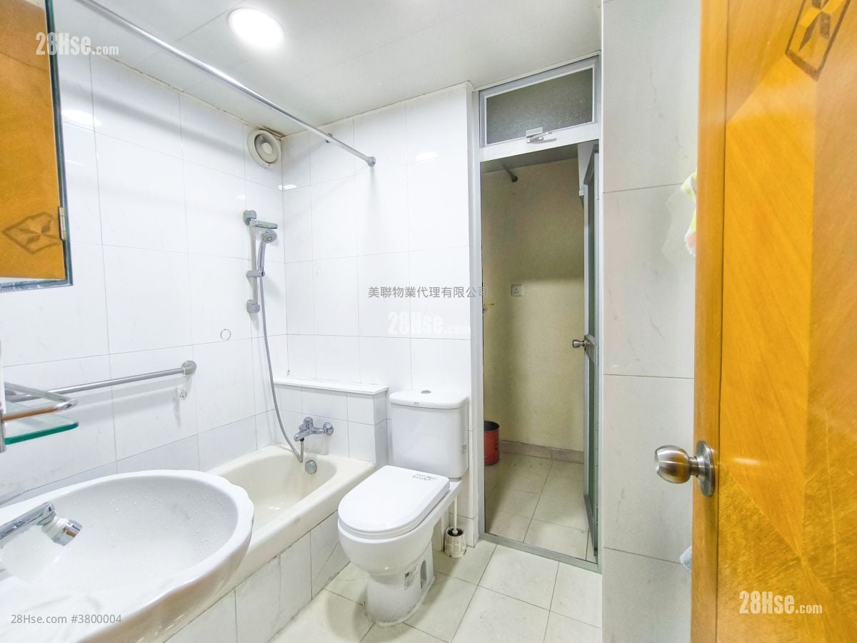 Mei Foo Sun Chuen Sell 3 Bedrooms , 2 Bathrooms 653 ft²