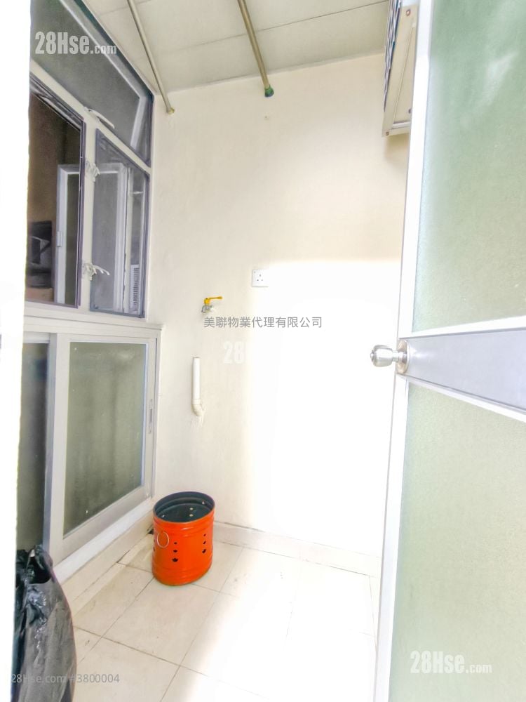 Mei Foo Sun Chuen Sell 3 Bedrooms , 2 Bathrooms 653 ft²
