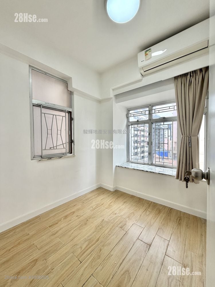 Hung Wai Building Sell 2 Bedrooms , 1 Bathroom 306 ft²
