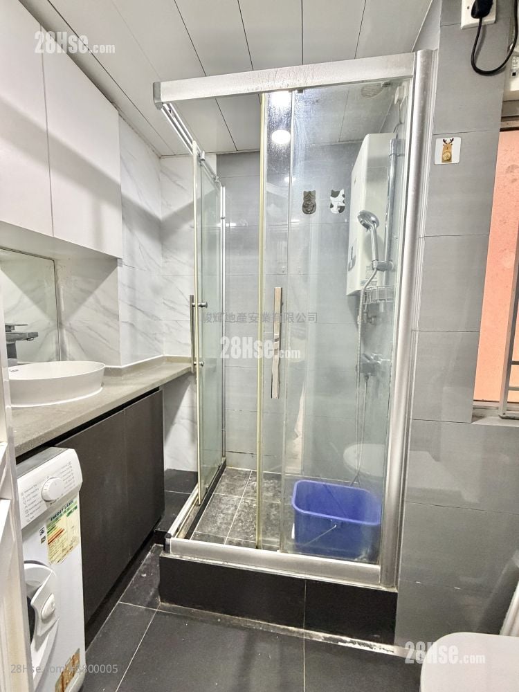 Hung Wai Building Sell 2 Bedrooms , 1 Bathroom 306 ft²