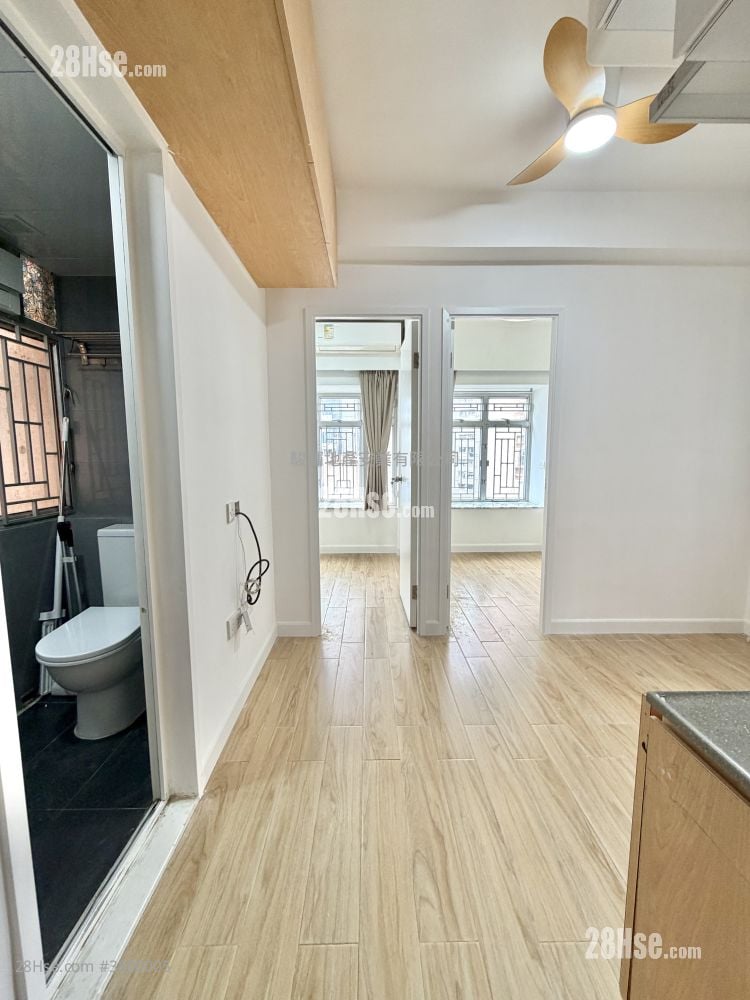 Hung Wai Building Sell 2 Bedrooms , 1 Bathroom 306 ft²