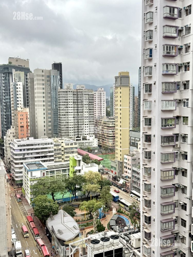 Hung Wai Building Sell 2 Bedrooms , 1 Bathroom 306 ft²