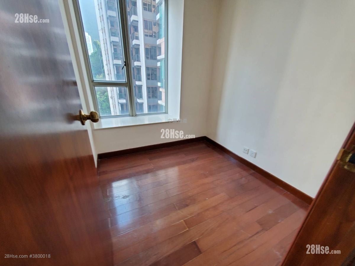 Grand Garden Rental 3 Bedrooms , 2 Bathrooms 633 ft²