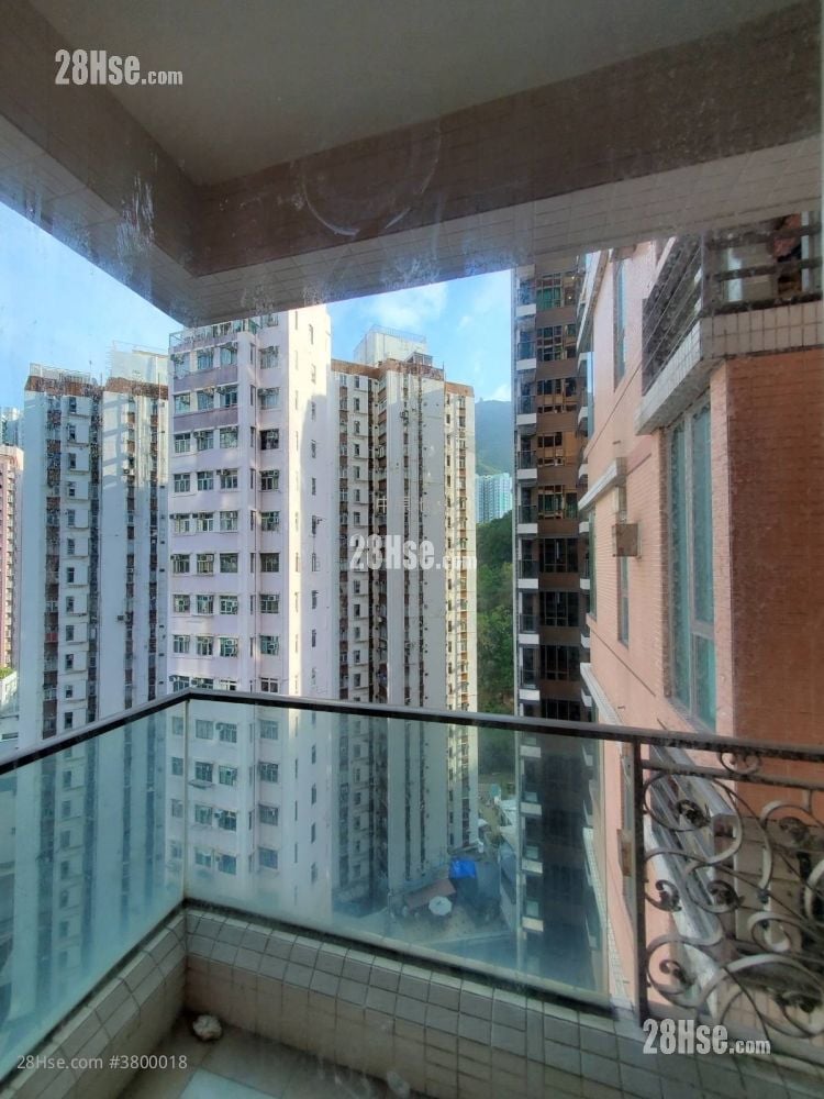 Grand Garden Rental 3 Bedrooms , 2 Bathrooms 633 ft²