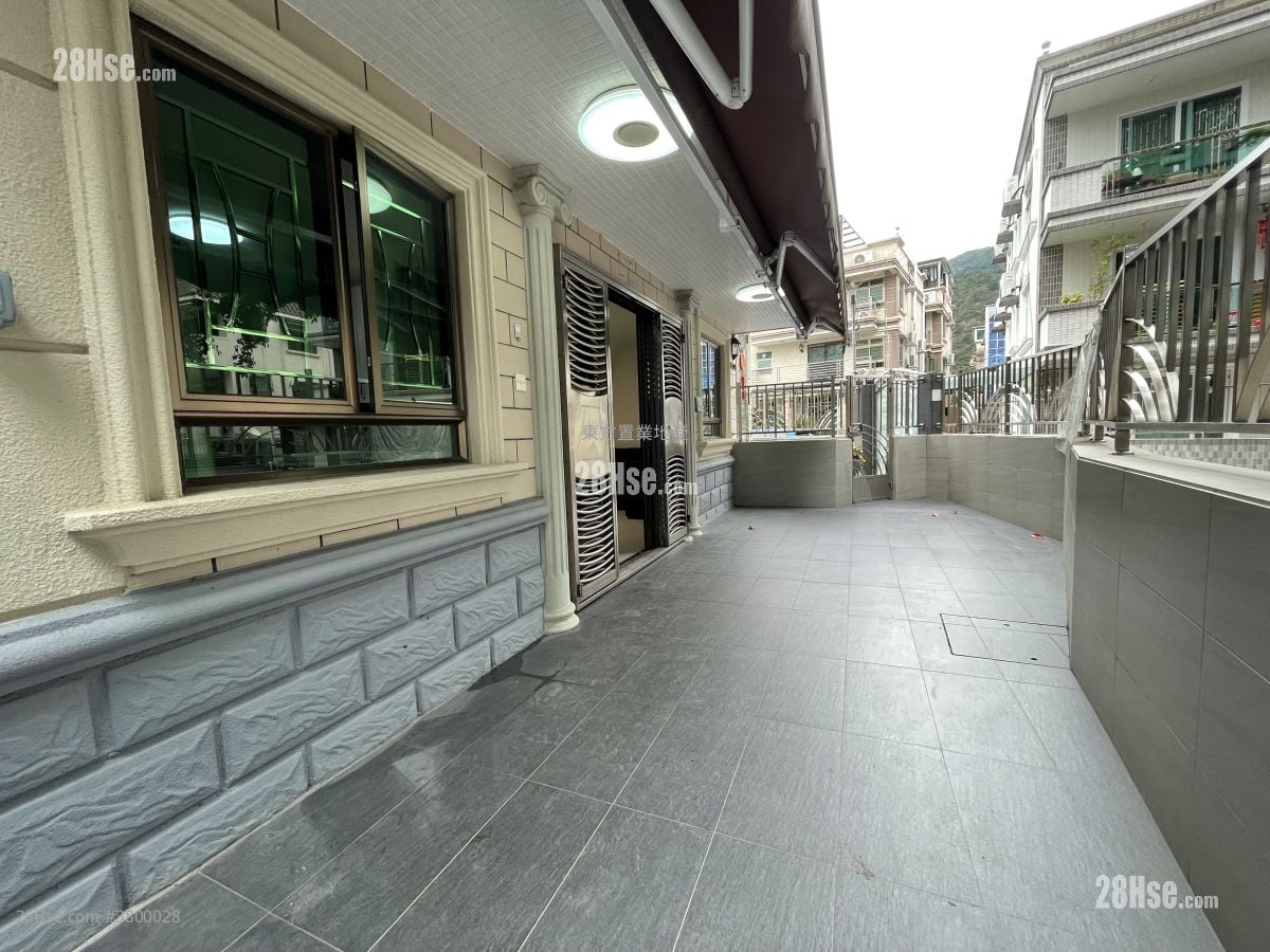 Village Rental 4 Bedrooms , 3 Bathrooms 1,400 ft²