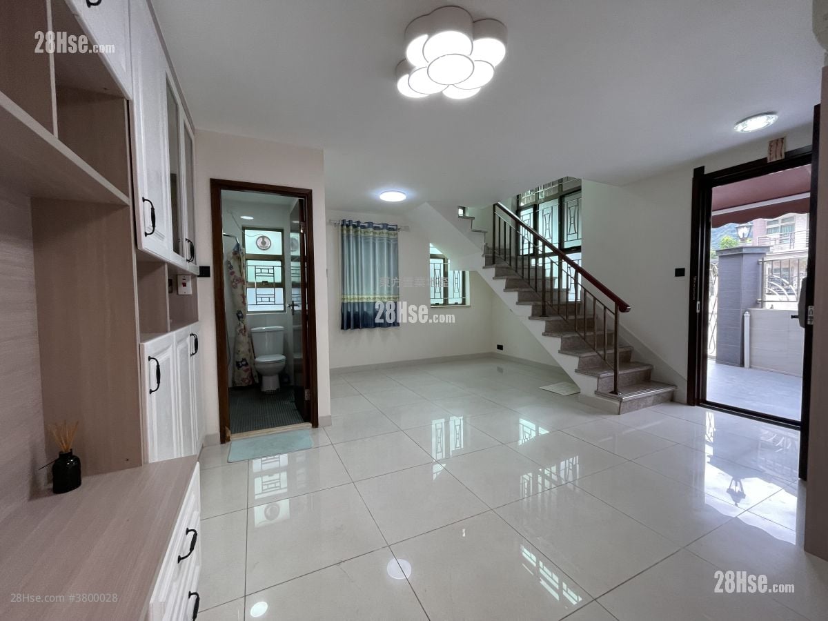 Village Rental 4 Bedrooms , 3 Bathrooms 1,400 ft²