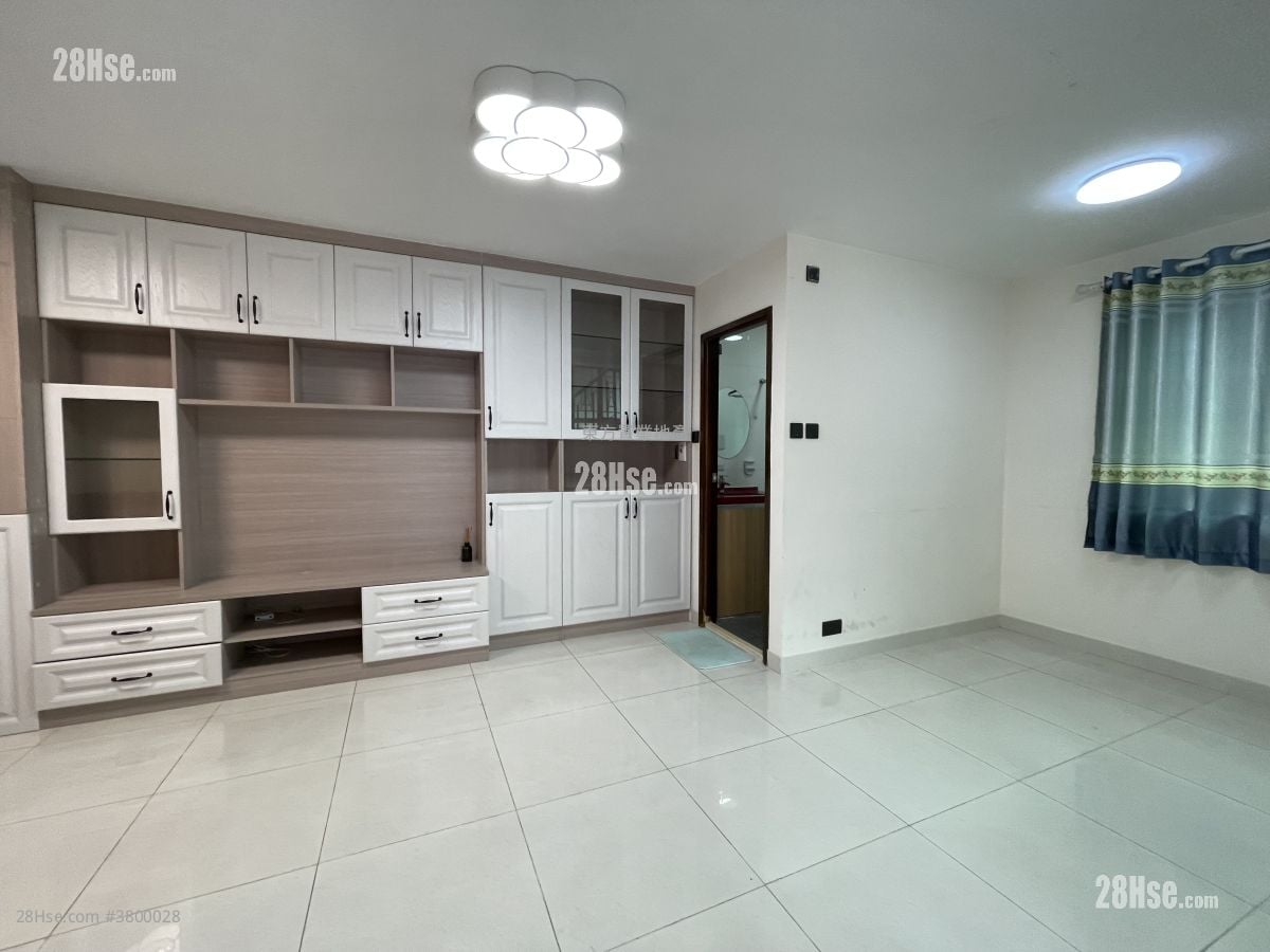 Village Rental 4 Bedrooms , 3 Bathrooms 1,400 ft²