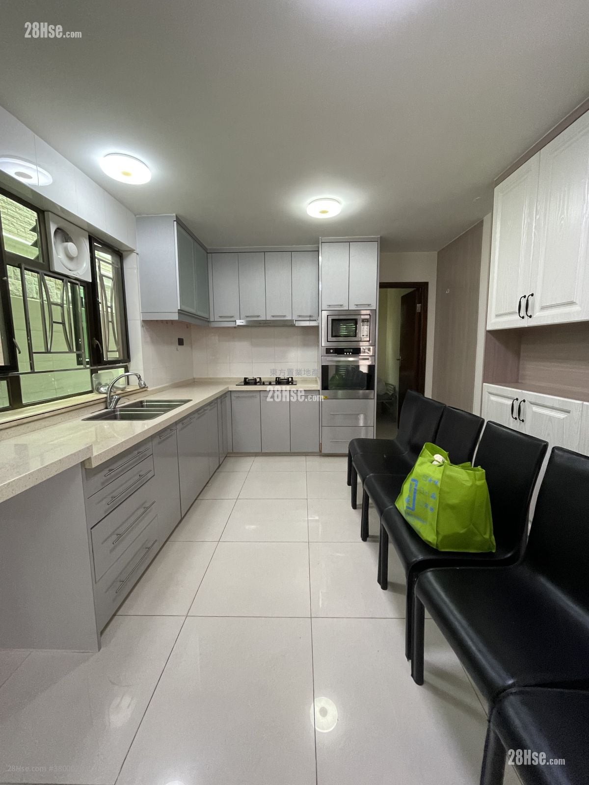 Village Rental 4 Bedrooms , 3 Bathrooms 1,400 ft²