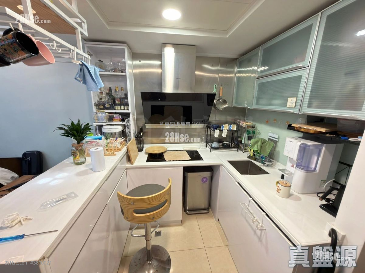 Chelsea Court Sell 2 Bedrooms , 1 Bathroom 450 ft²