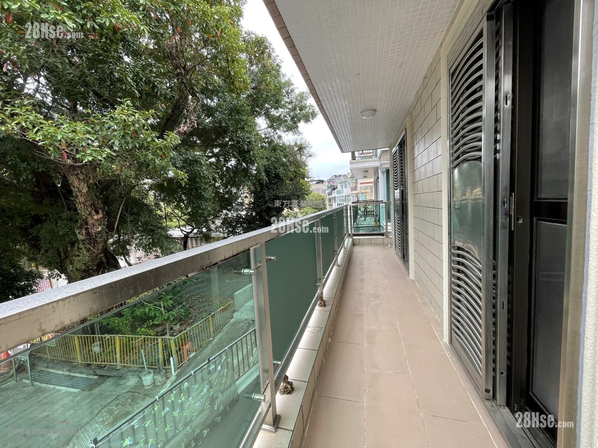 Village Rental 4 Bedrooms , 3 Bathrooms 1,400 ft²