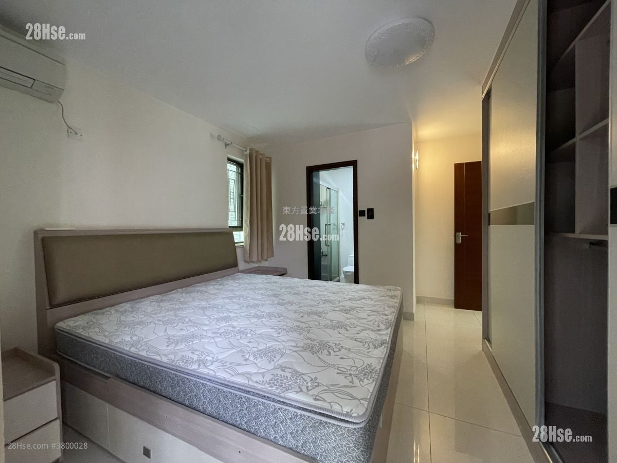 Village Rental 4 Bedrooms , 3 Bathrooms 1,400 ft²