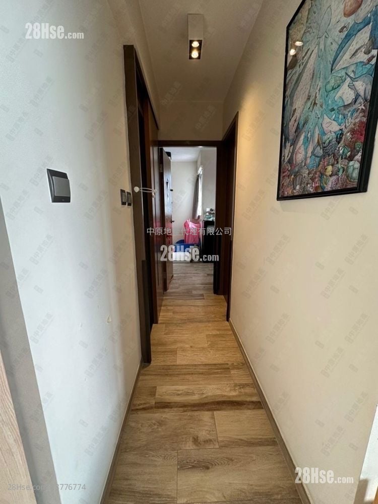 Broadview Court Sell 3 Bedrooms , 2 Bathrooms 576 ft²