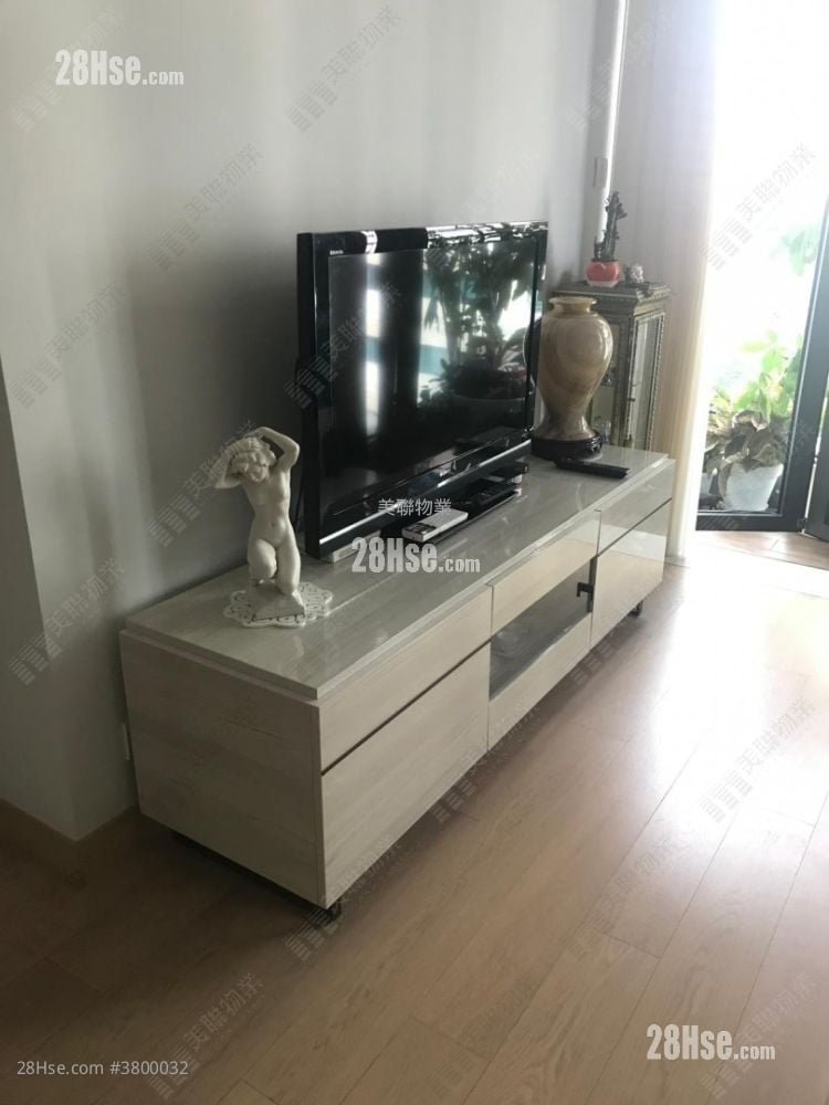 One Homantin Sell 3 Bedrooms , 2 Bathrooms 714 ft²