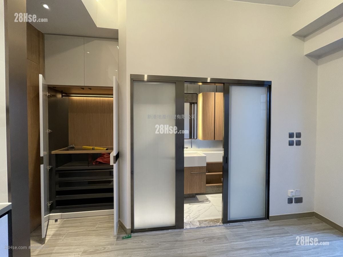 The Vantage Sell Studio , 1 Bathroom 192 ft²