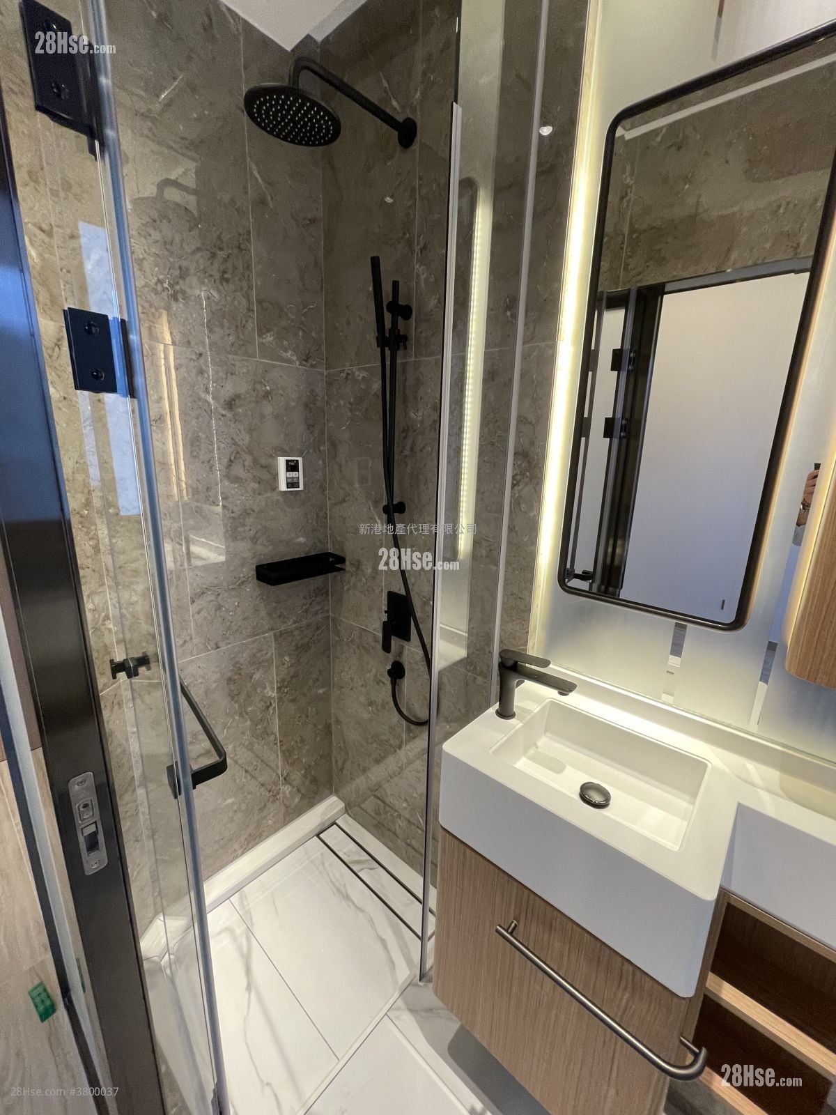 The Vantage Sell Studio , 1 Bathroom 192 ft²