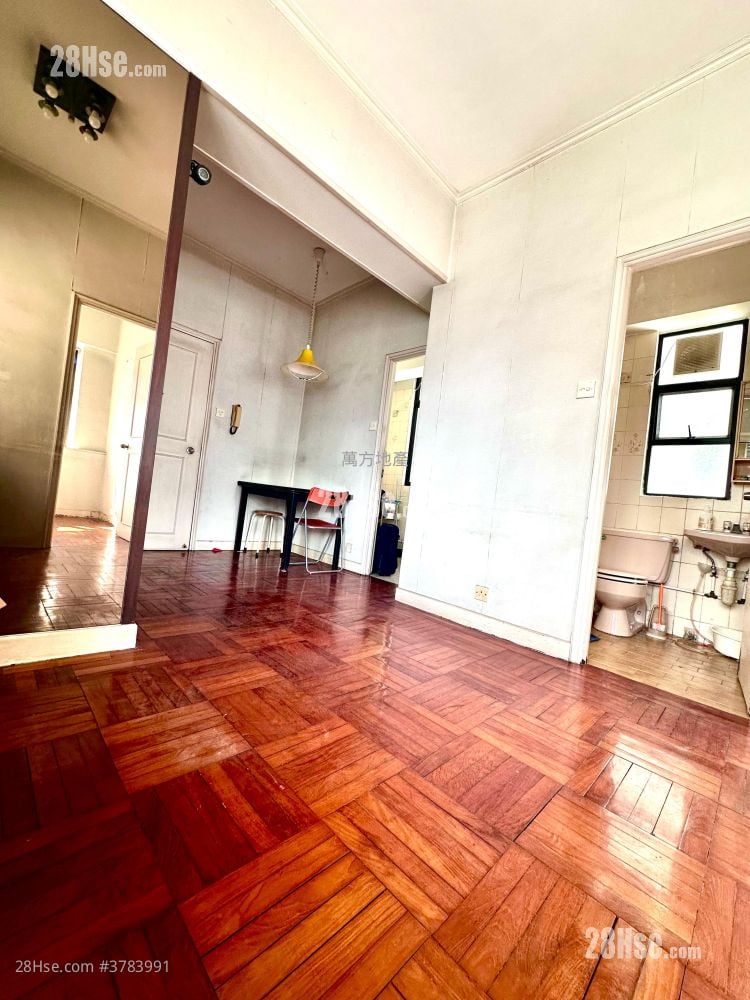 Lai Shing Garden Sell 2 Bedrooms , 1 Bathroom 388 ft²