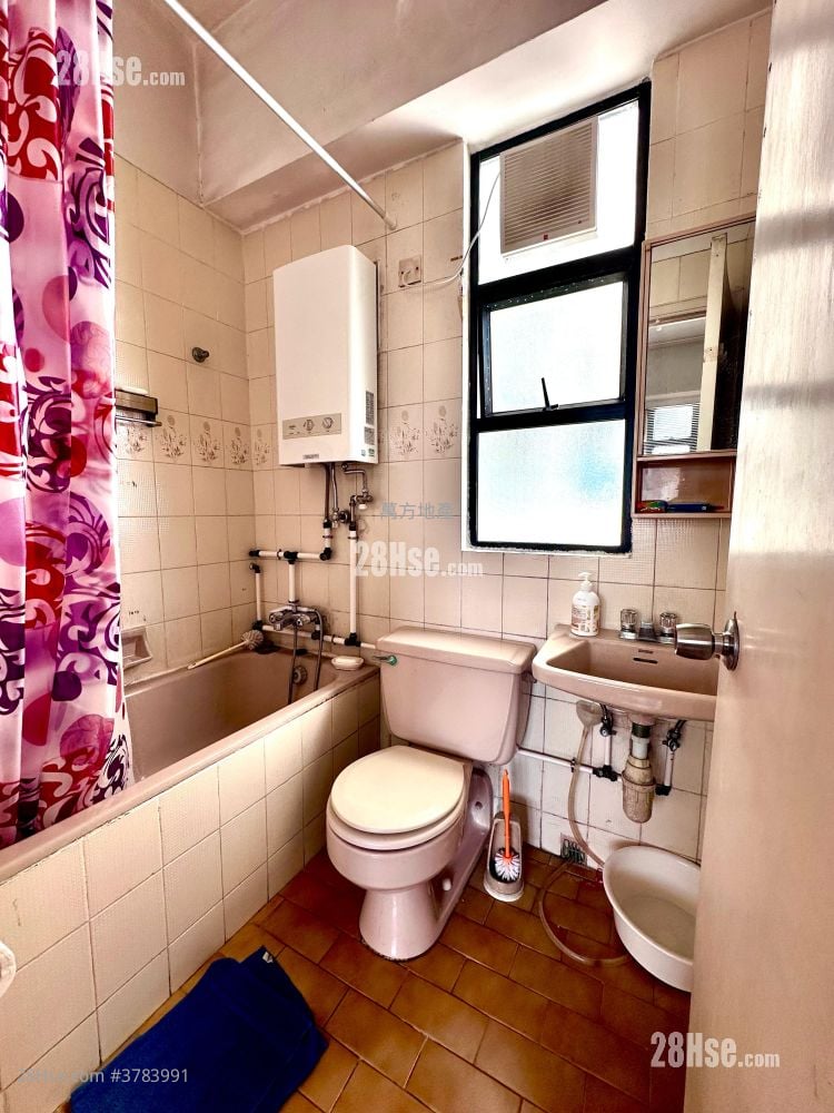 Lai Shing Garden Sell 2 Bedrooms , 1 Bathroom 388 ft²