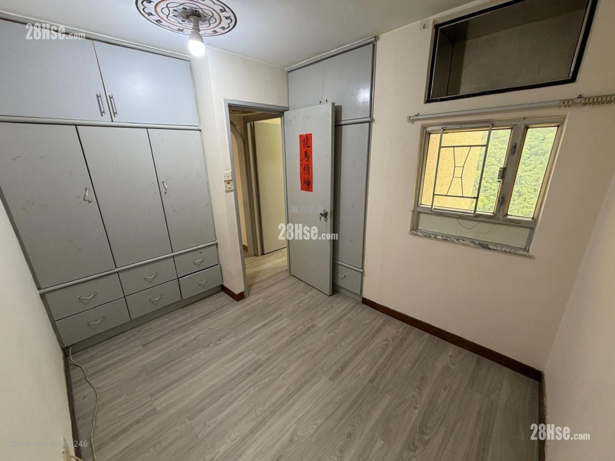 Hong Lam Court Sell 3 Bedrooms , 1 Bathroom 554 ft²