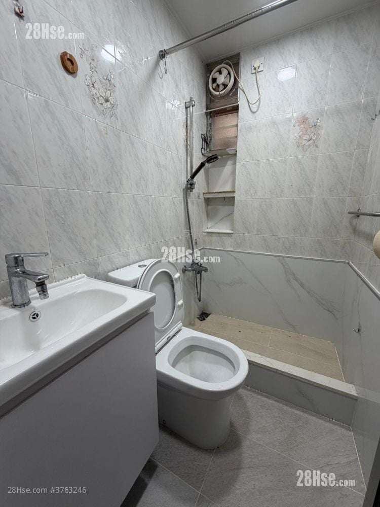 Hong Lam Court Sell 3 Bedrooms , 1 Bathroom 554 ft²
