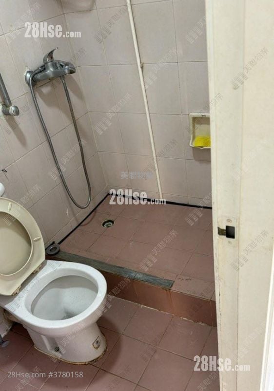 浴室: 宝星中心 售盘 1 房 , 1 浴室 282 平方尺