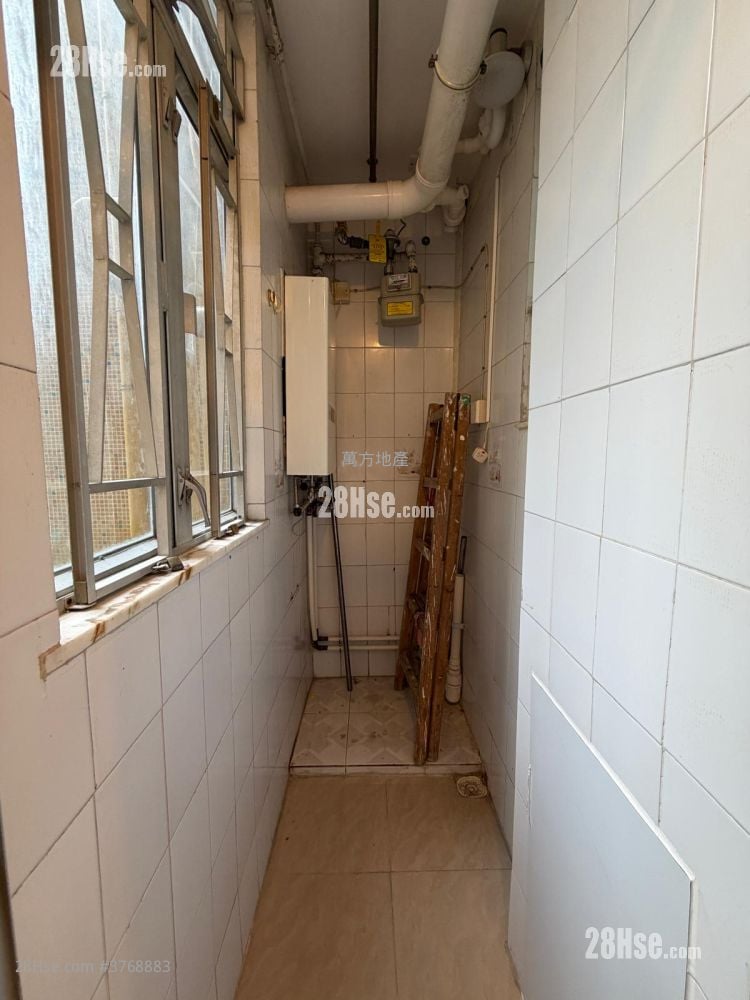 Hong Lam Court Sell 3 Bedrooms , 1 Bathroom 554 ft²