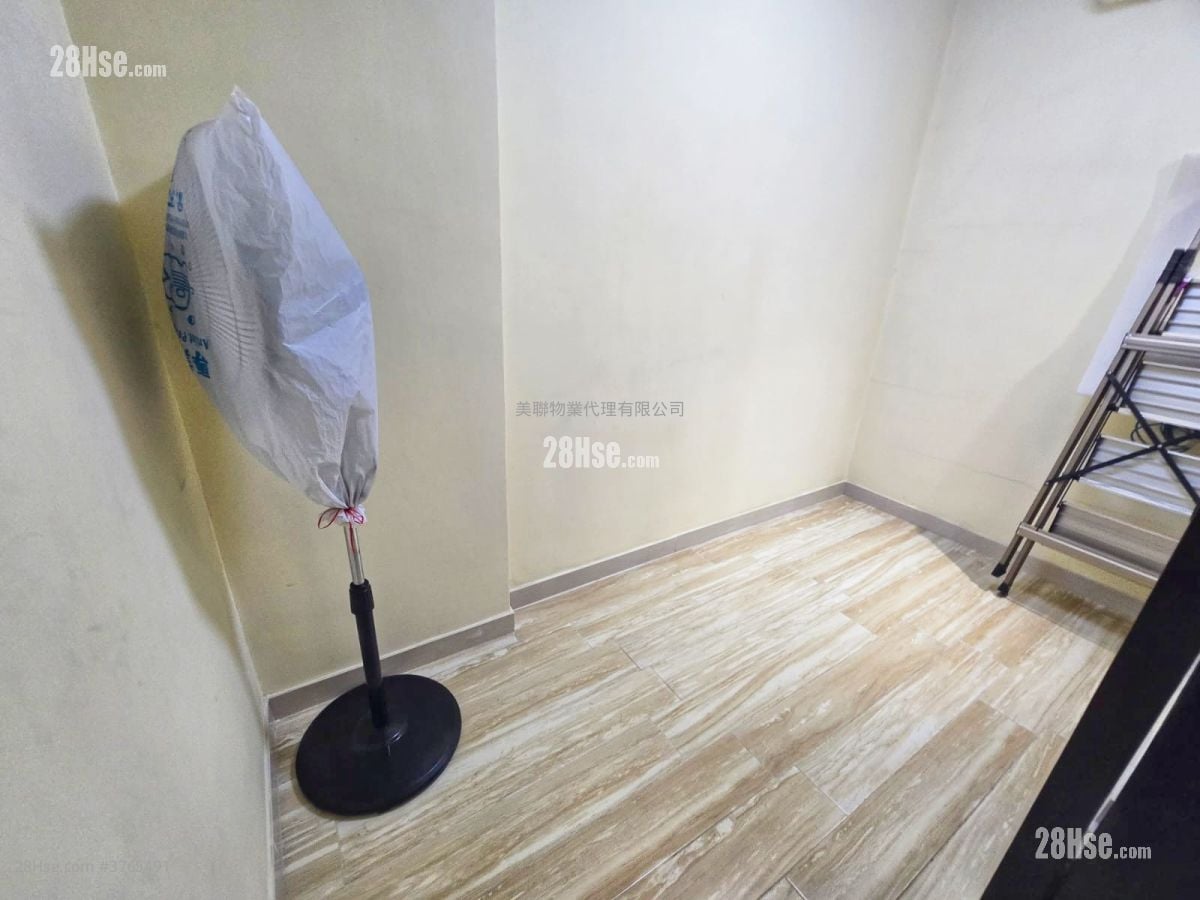 美孚新邨 售盘 3 房 , 1 浴室 597 平方尺