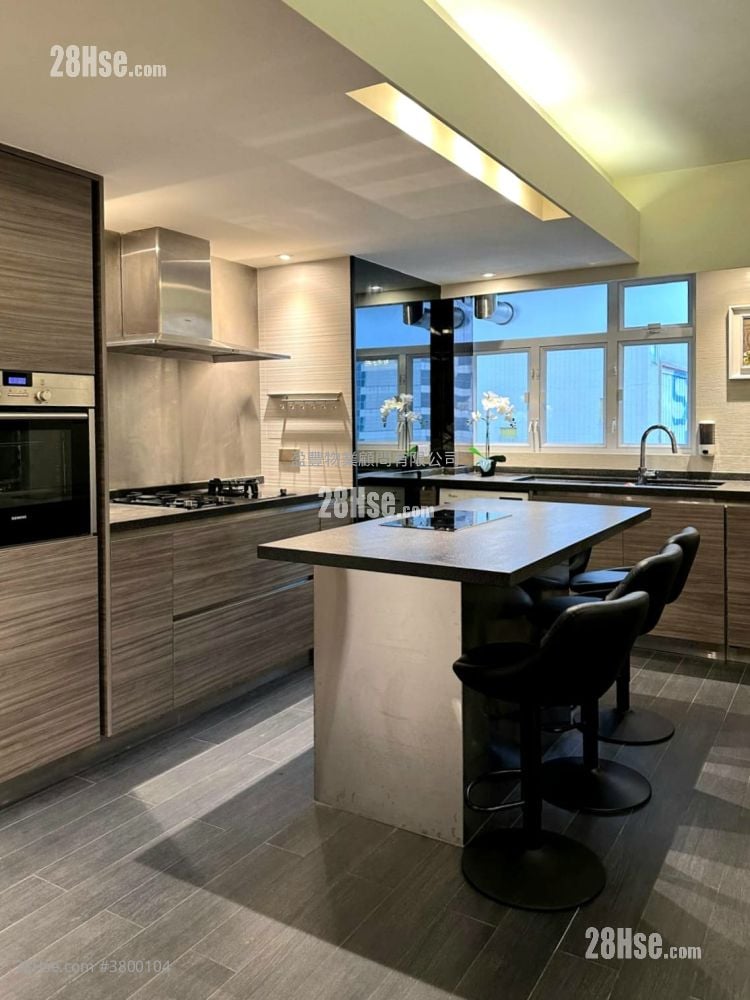 Yue King Building Sell 2 Bedrooms , 1 Bathroom 678 ft²