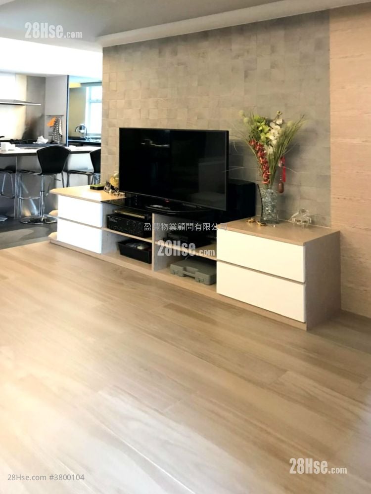 Yue King Building Sell 2 Bedrooms , 1 Bathroom 678 ft²