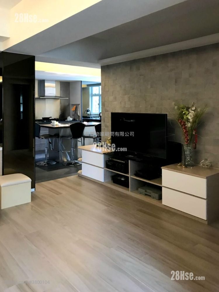 Yue King Building Sell 2 Bedrooms , 1 Bathroom 678 ft²