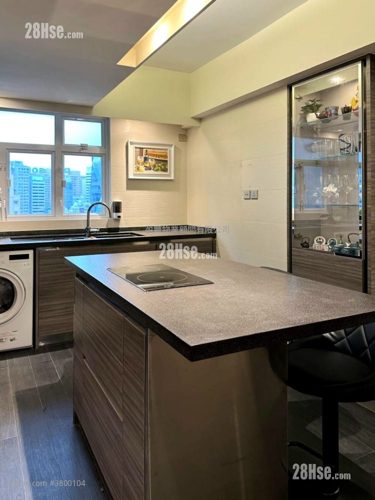 Yue King Building Sell 2 Bedrooms , 1 Bathroom 678 ft²