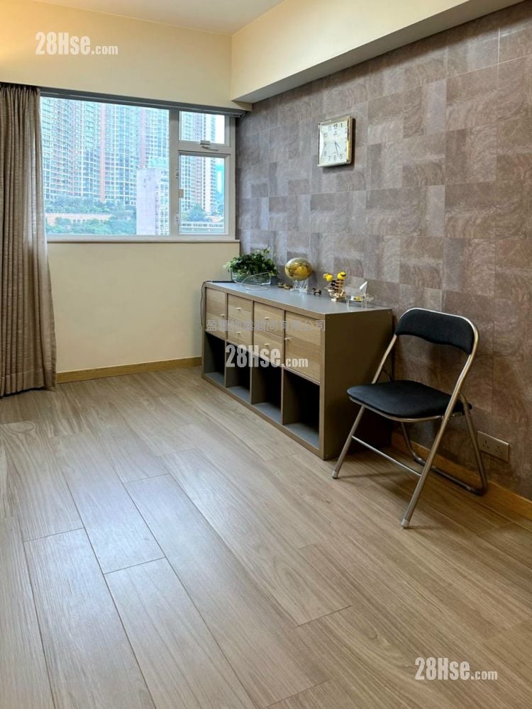 Yue King Building Sell 2 Bedrooms , 1 Bathroom 678 ft²