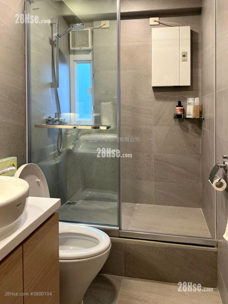 Yue King Building Sell 2 Bedrooms , 1 Bathroom 678 ft²