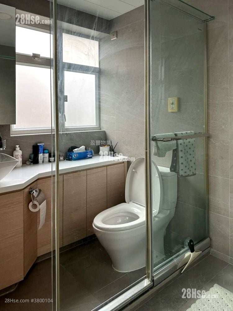 Yue King Building Sell 2 Bedrooms , 1 Bathroom 678 ft²