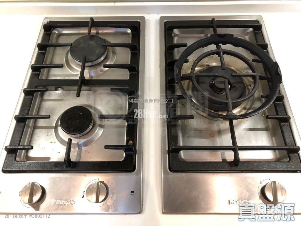 One Homantin Rental 2 Bedrooms , 1 Bathroom 501 ft²