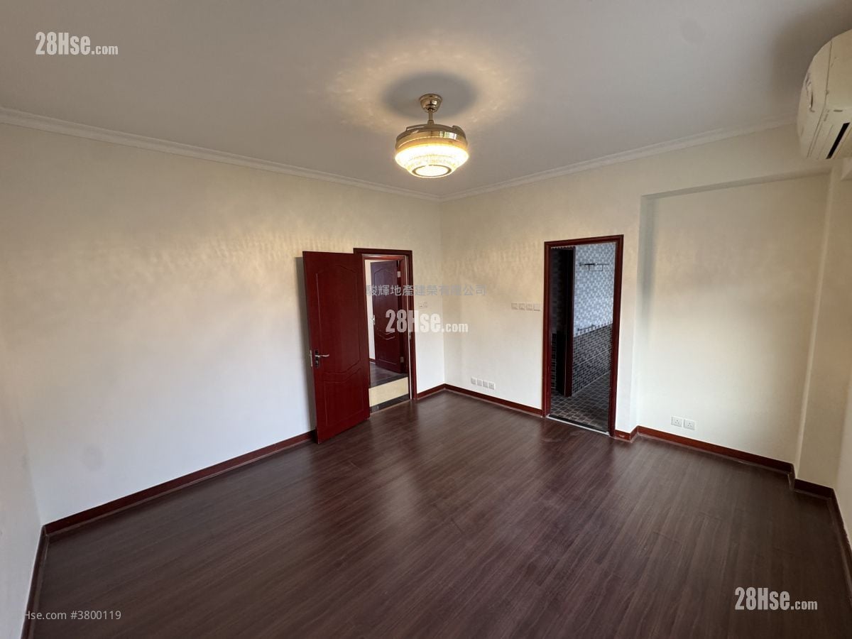 Kent Mansion Rental 3 Bedrooms , 3 Bathrooms 1,168 ft²