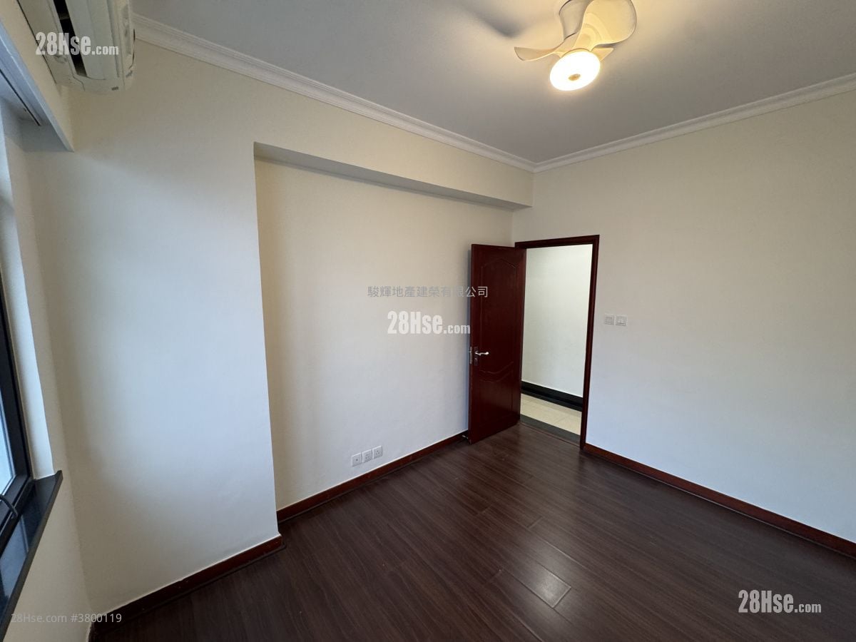 Kent Mansion Rental 3 Bedrooms , 3 Bathrooms 1,168 ft²