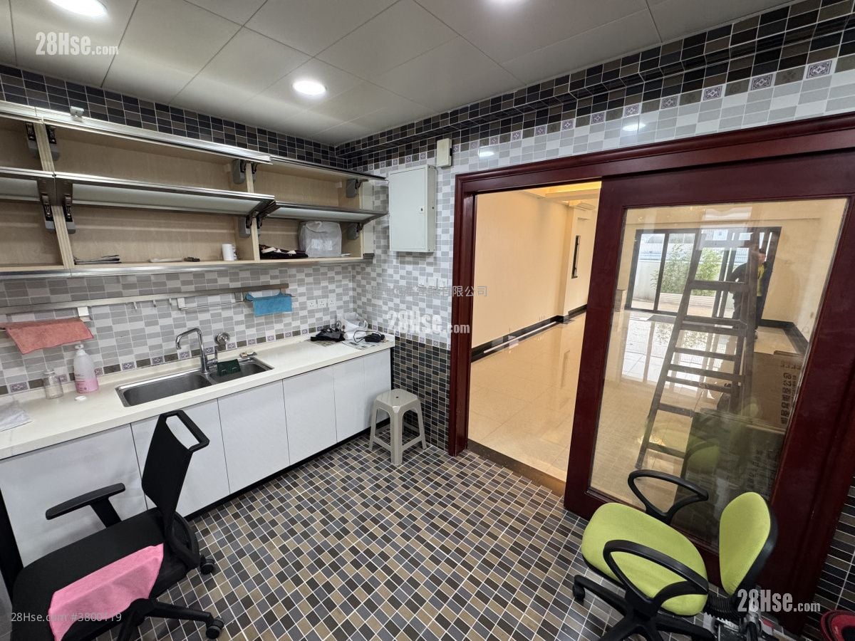 Kent Mansion Rental 3 Bedrooms , 3 Bathrooms 1,168 ft²