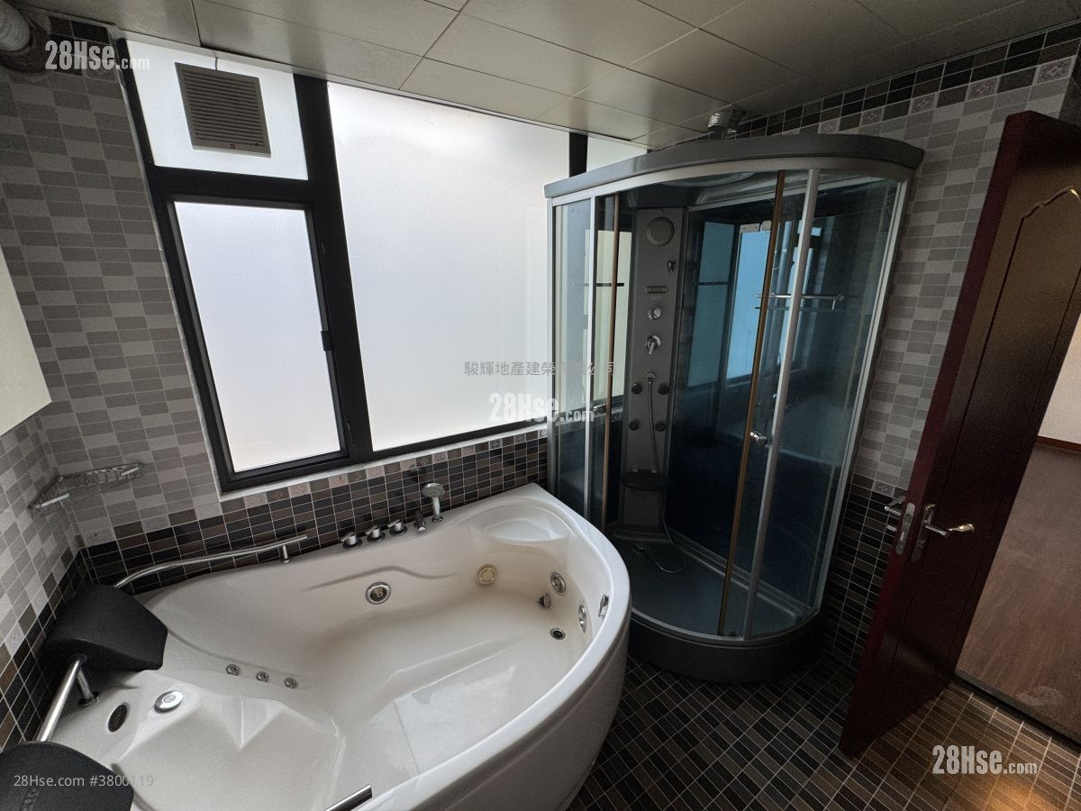 Kent Mansion Rental 3 Bedrooms , 3 Bathrooms 1,168 ft²